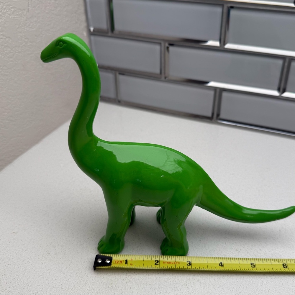Bright Green Resin Brontosaurus Dinosaur Figure Sculpture - Picture 12 of 13